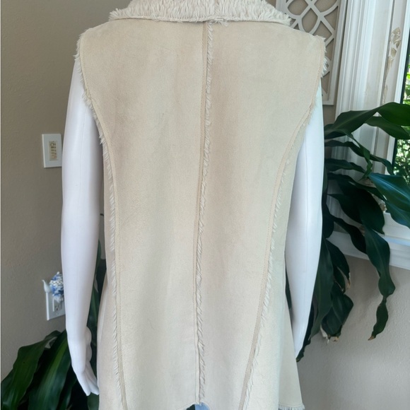Cream faux suede vest - Picture 5 of 7